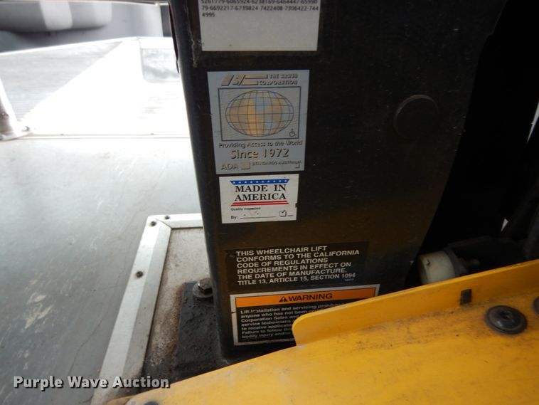 image for item DM2942 2009 Ford E450  shuttle bus