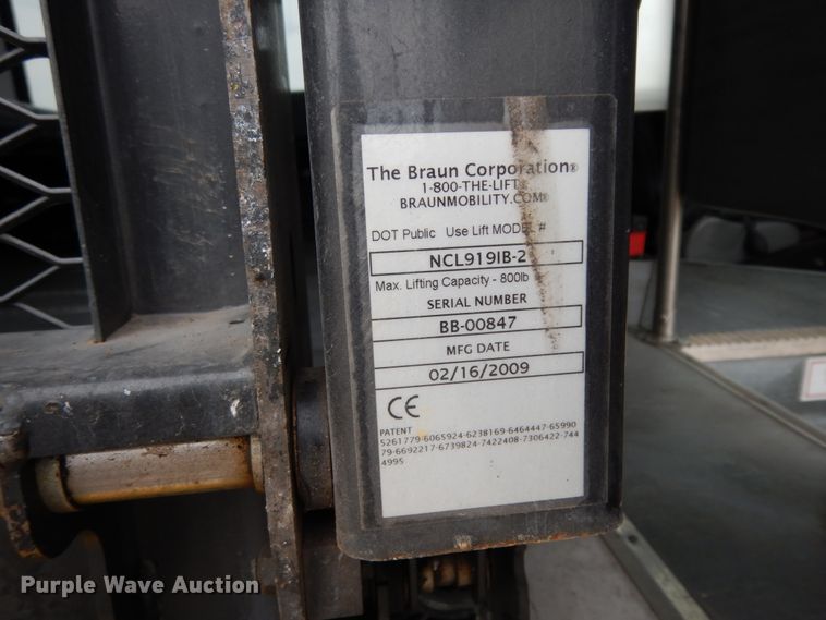 image for item DM2942 2009 Ford E450  shuttle bus