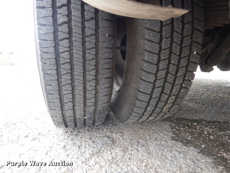 image for item DM2942 2009 Ford E450  shuttle bus