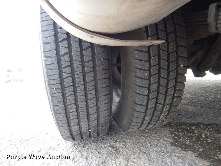 image for item DM2942 2009 Ford E450  shuttle bus