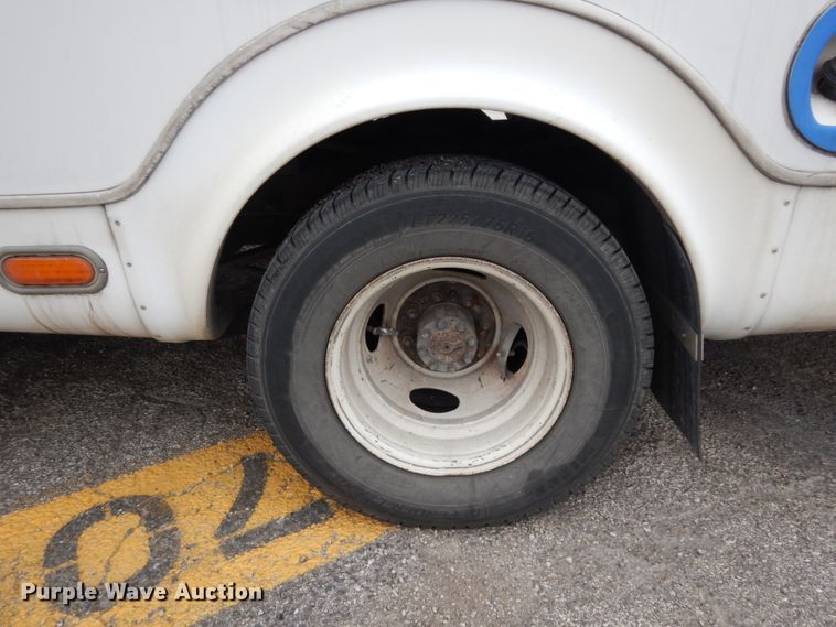 image for item DM2942 2009 Ford E450  shuttle bus