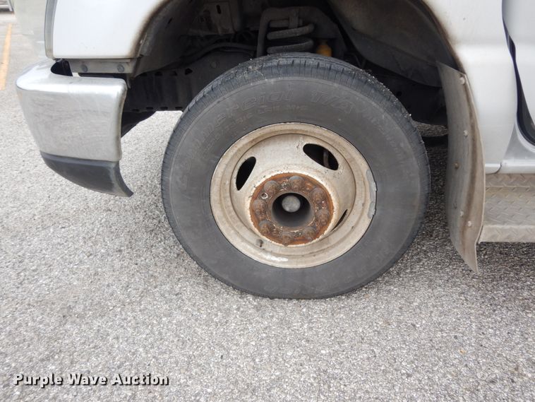 image for item DM2942 2009 Ford E450  shuttle bus