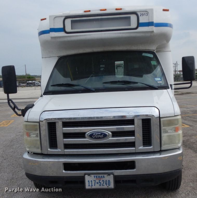 image for item DM2943 2009 Ford E450  shuttle bus