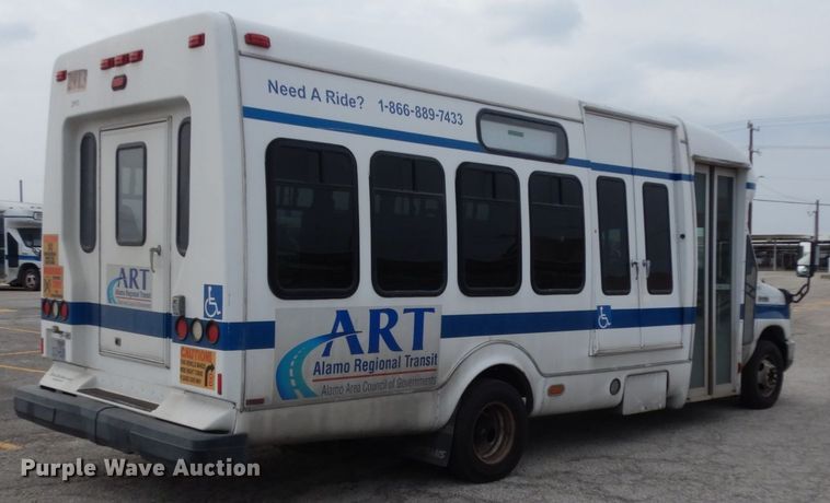 image for item DM2943 2009 Ford E450  shuttle bus