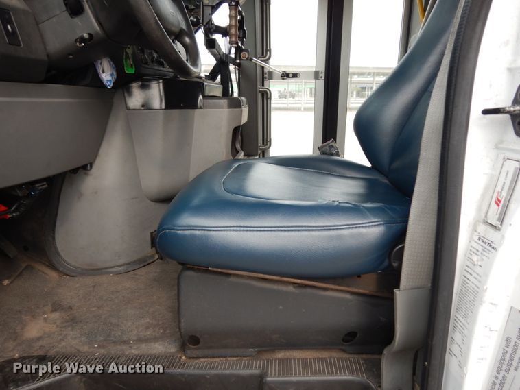 image for item DM2943 2009 Ford E450  shuttle bus