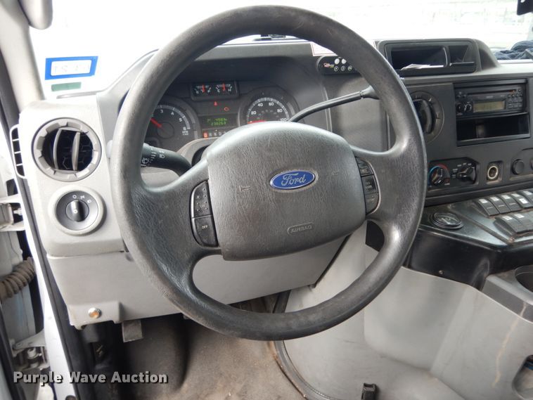 image for item DM2943 2009 Ford E450  shuttle bus