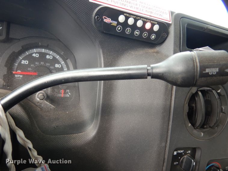 image for item DM2943 2009 Ford E450  shuttle bus