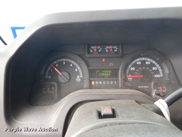 image for item DM2943 2009 Ford E450  shuttle bus