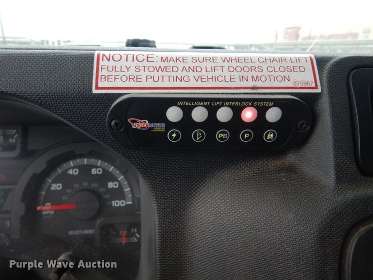 image for item DM2943 2009 Ford E450  shuttle bus