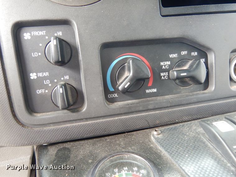 image for item DM2943 2009 Ford E450  shuttle bus