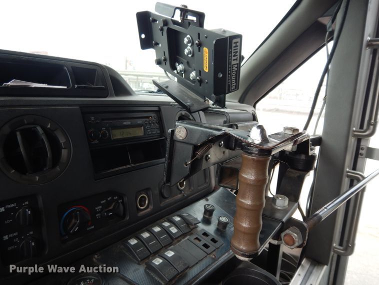 image for item DM2943 2009 Ford E450  shuttle bus