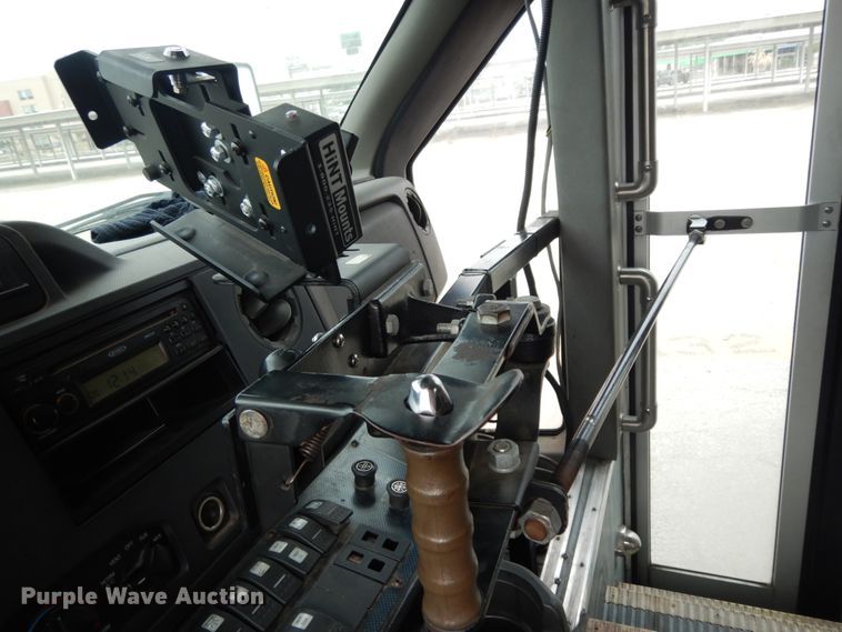 image for item DM2943 2009 Ford E450  shuttle bus