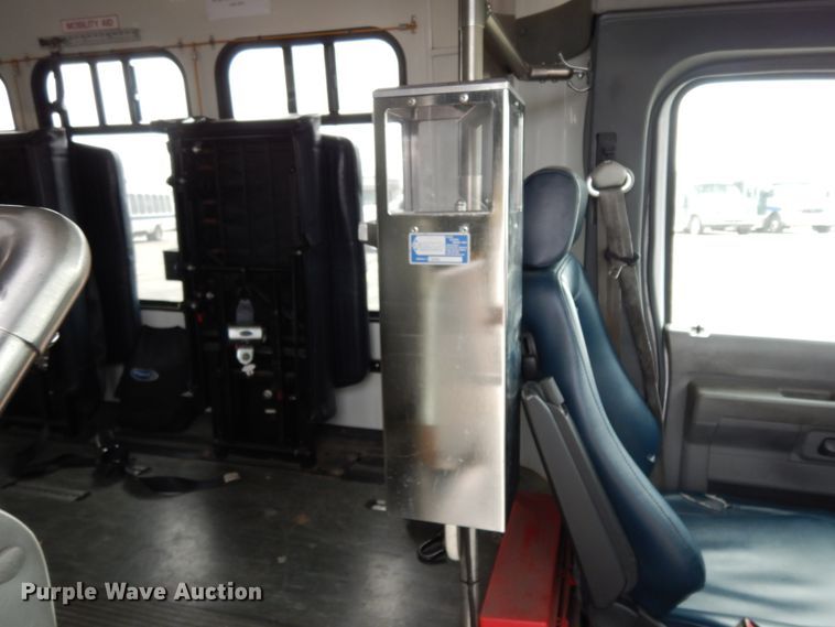 image for item DM2943 2009 Ford E450  shuttle bus