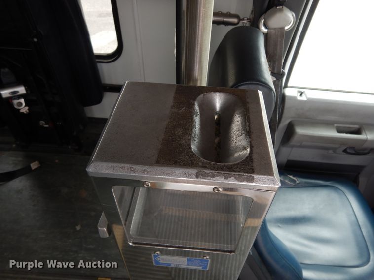 image for item DM2943 2009 Ford E450  shuttle bus