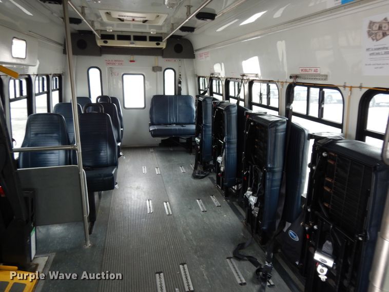 image for item DM2943 2009 Ford E450  shuttle bus