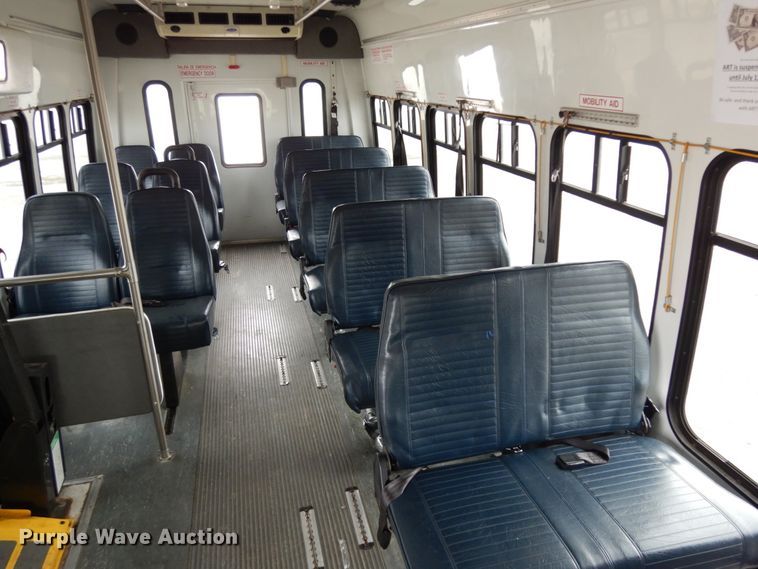 image for item DM2943 2009 Ford E450  shuttle bus