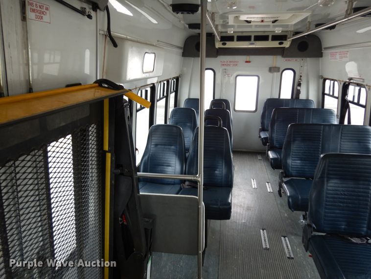 image for item DM2943 2009 Ford E450  shuttle bus