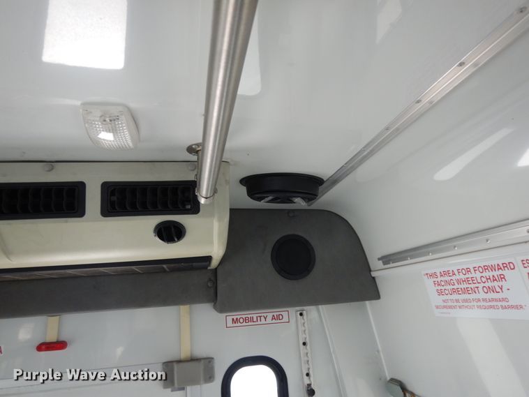 image for item DM2943 2009 Ford E450  shuttle bus