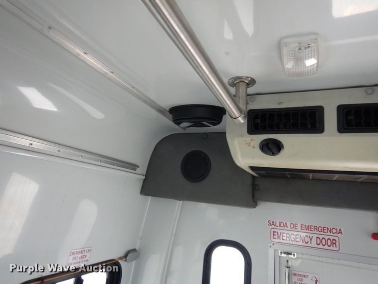 image for item DM2943 2009 Ford E450  shuttle bus