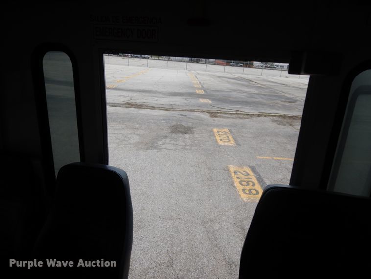 image for item DM2943 2009 Ford E450  shuttle bus