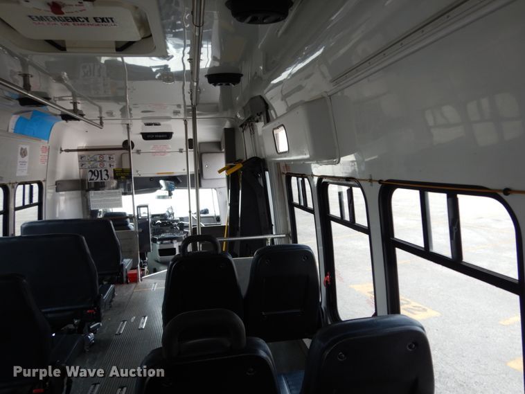 image for item DM2943 2009 Ford E450  shuttle bus