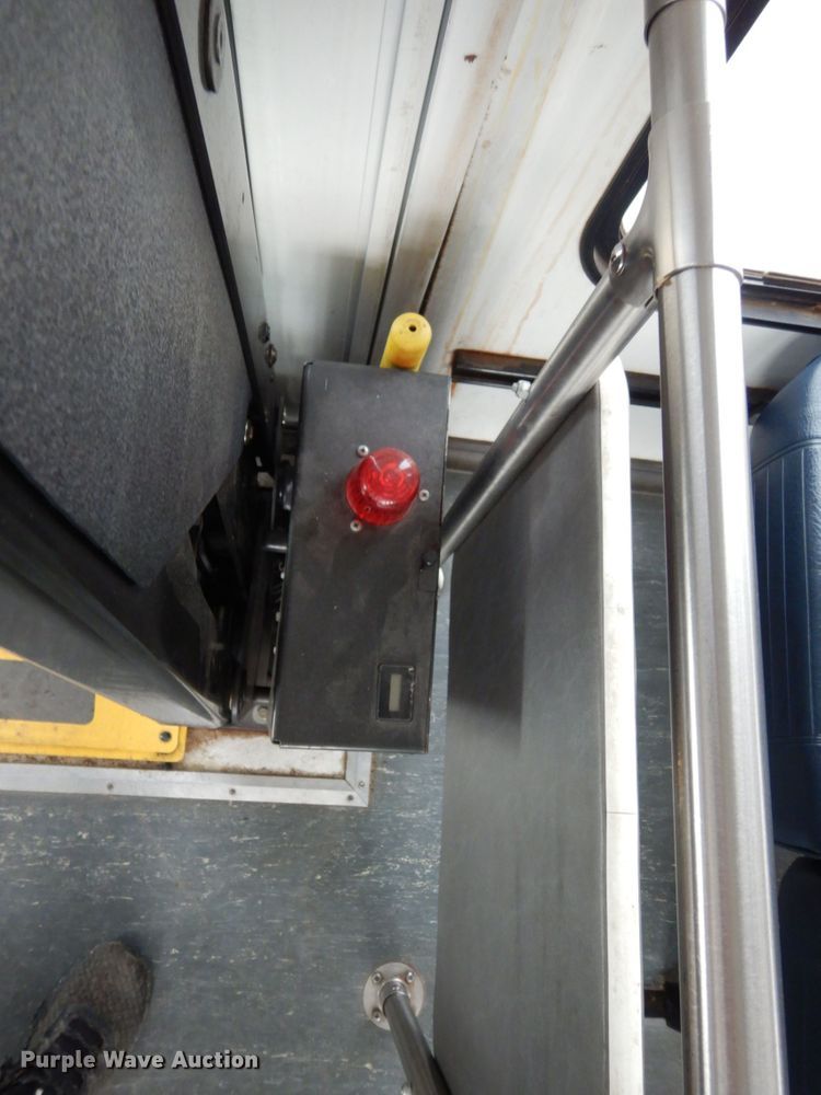 image for item DM2943 2009 Ford E450  shuttle bus