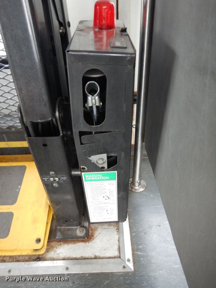 image for item DM2943 2009 Ford E450  shuttle bus