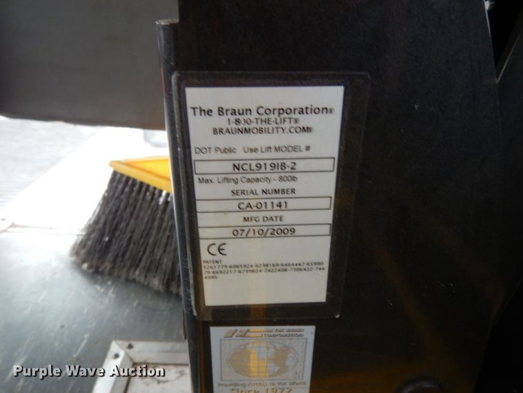 image for item DM2943 2009 Ford E450  shuttle bus