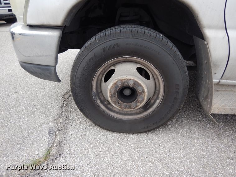 image for item DM2943 2009 Ford E450  shuttle bus