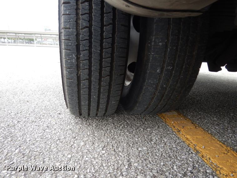 image for item DM2943 2009 Ford E450  shuttle bus