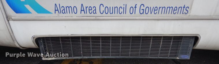 image for item DM2943 2009 Ford E450  shuttle bus