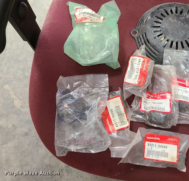 image for item DN5500 (2) Honda EN2500 generators