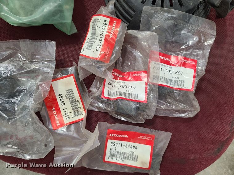 image for item DN5500 (2) Honda EN2500 generators