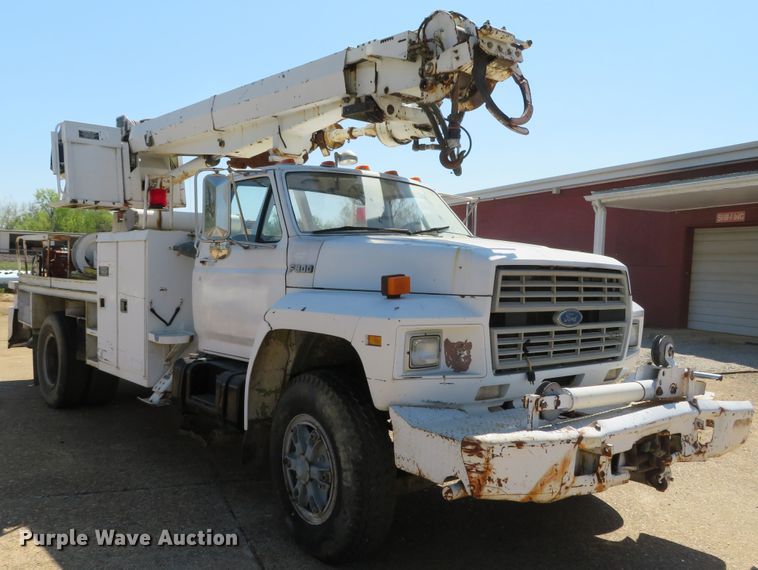 image for item DN5770 1989 Ford F800  digger derrick truck