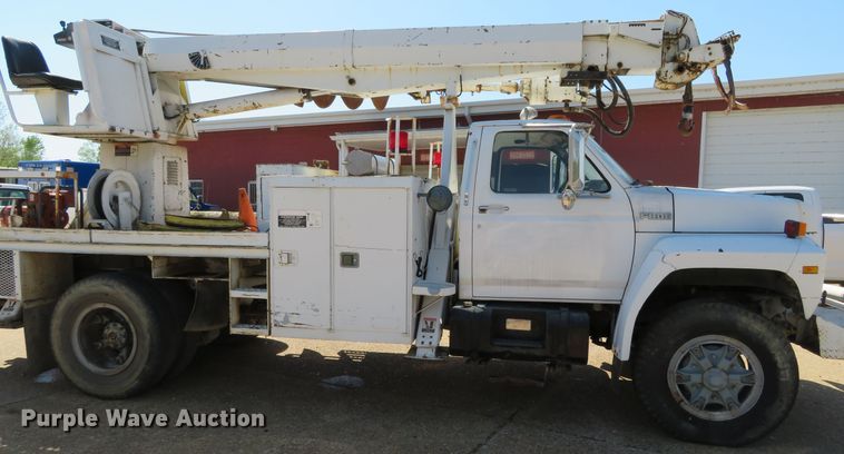 image for item DN5770 1989 Ford F800  digger derrick truck
