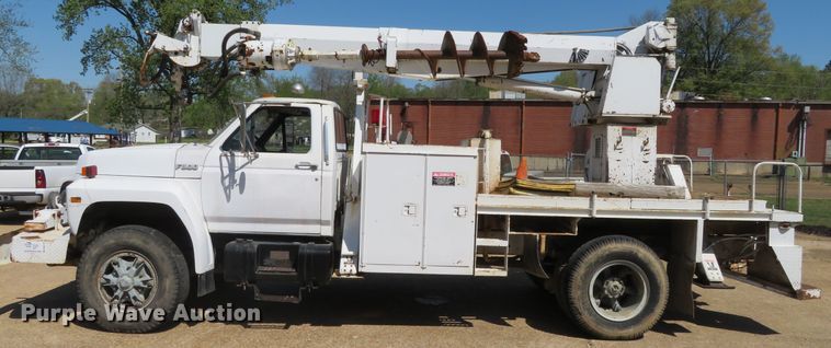 image for item DN5770 1989 Ford F800  digger derrick truck