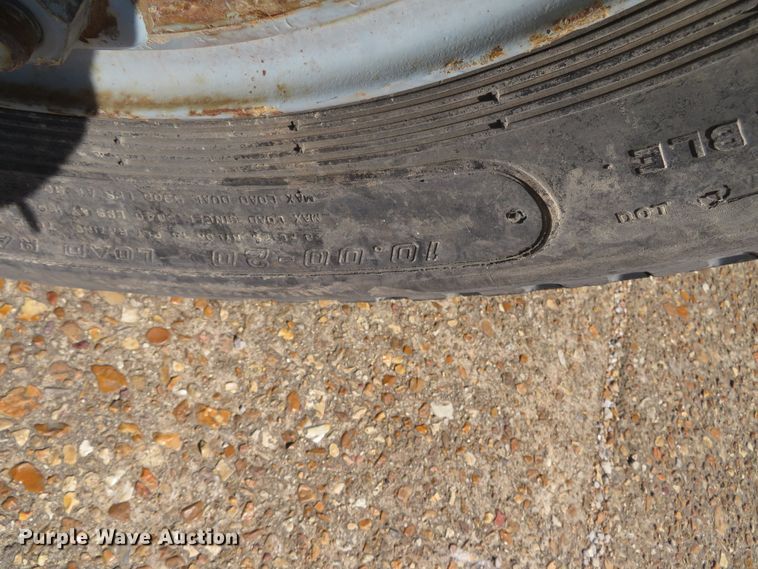 image for item DN5770 1989 Ford F800  digger derrick truck