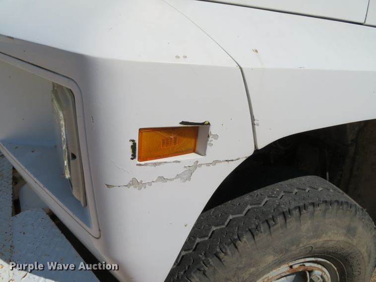 image for item DN5770 1989 Ford F800  digger derrick truck