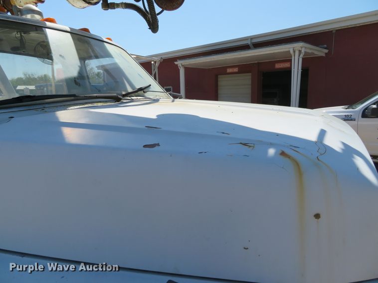 image for item DN5770 1989 Ford F800  digger derrick truck