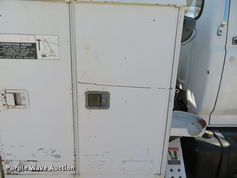 image for item DN5770 1989 Ford F800  digger derrick truck