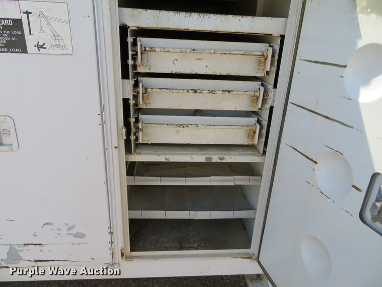 image for item DN5770 1989 Ford F800  digger derrick truck