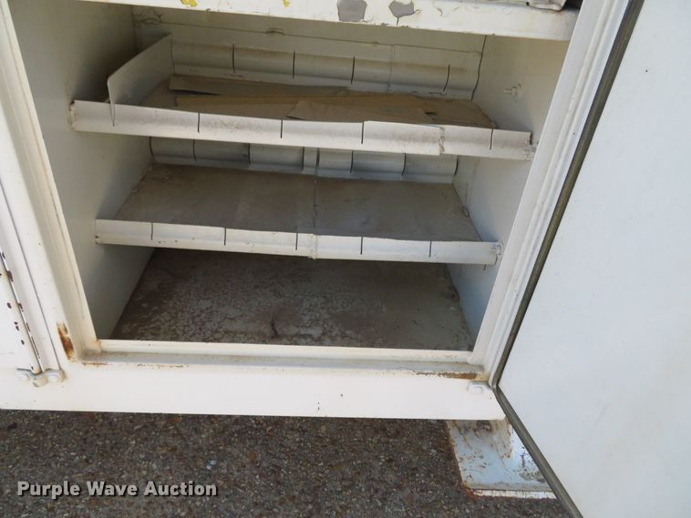 image for item DN5770 1989 Ford F800  digger derrick truck