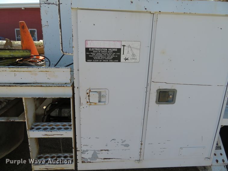 image for item DN5770 1989 Ford F800  digger derrick truck