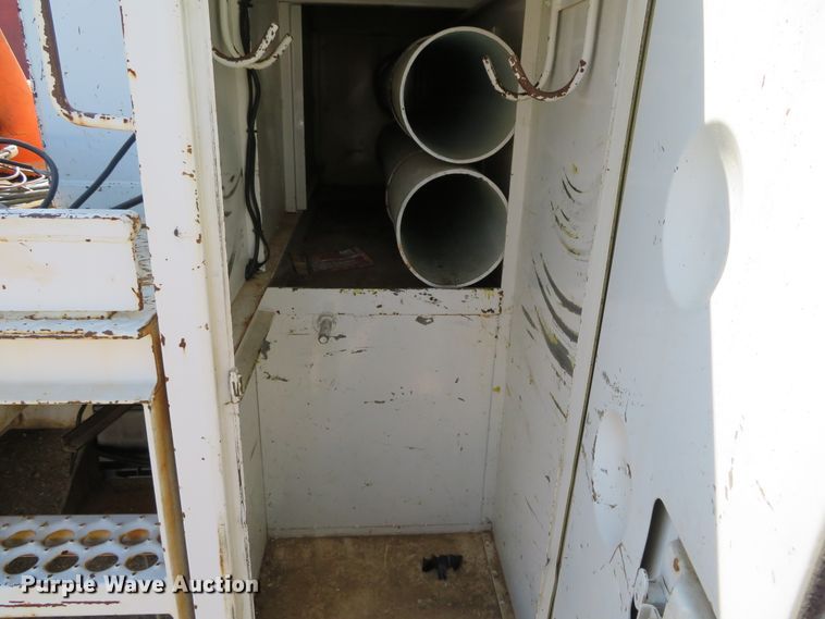 image for item DN5770 1989 Ford F800  digger derrick truck