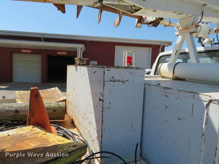 image for item DN5770 1989 Ford F800  digger derrick truck