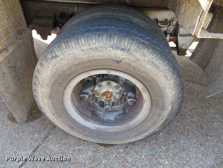 image for item DN5770 1989 Ford F800  digger derrick truck