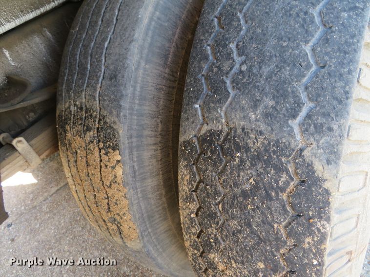 image for item DN5770 1989 Ford F800  digger derrick truck