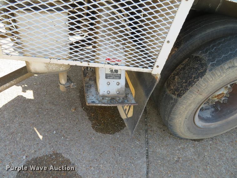 image for item DN5770 1989 Ford F800  digger derrick truck