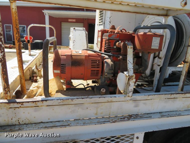 image for item DN5770 1989 Ford F800  digger derrick truck