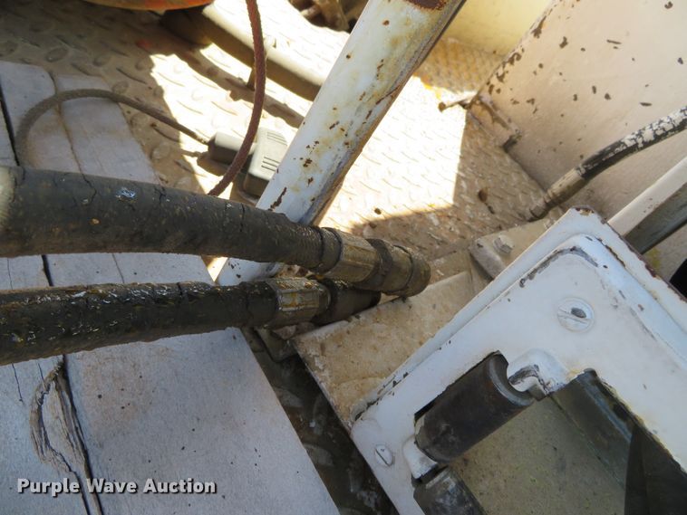 image for item DN5770 1989 Ford F800  digger derrick truck